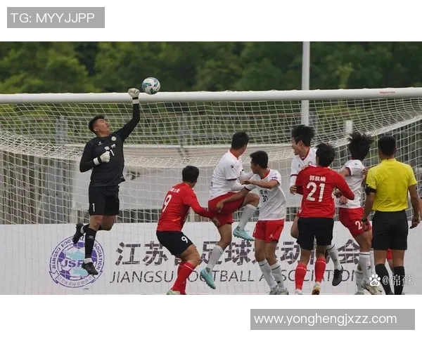 南通足球球星成长故事与城市精神融合的时代风采展现 南通足球球星成长故事与城市精神融合的时代风采展现